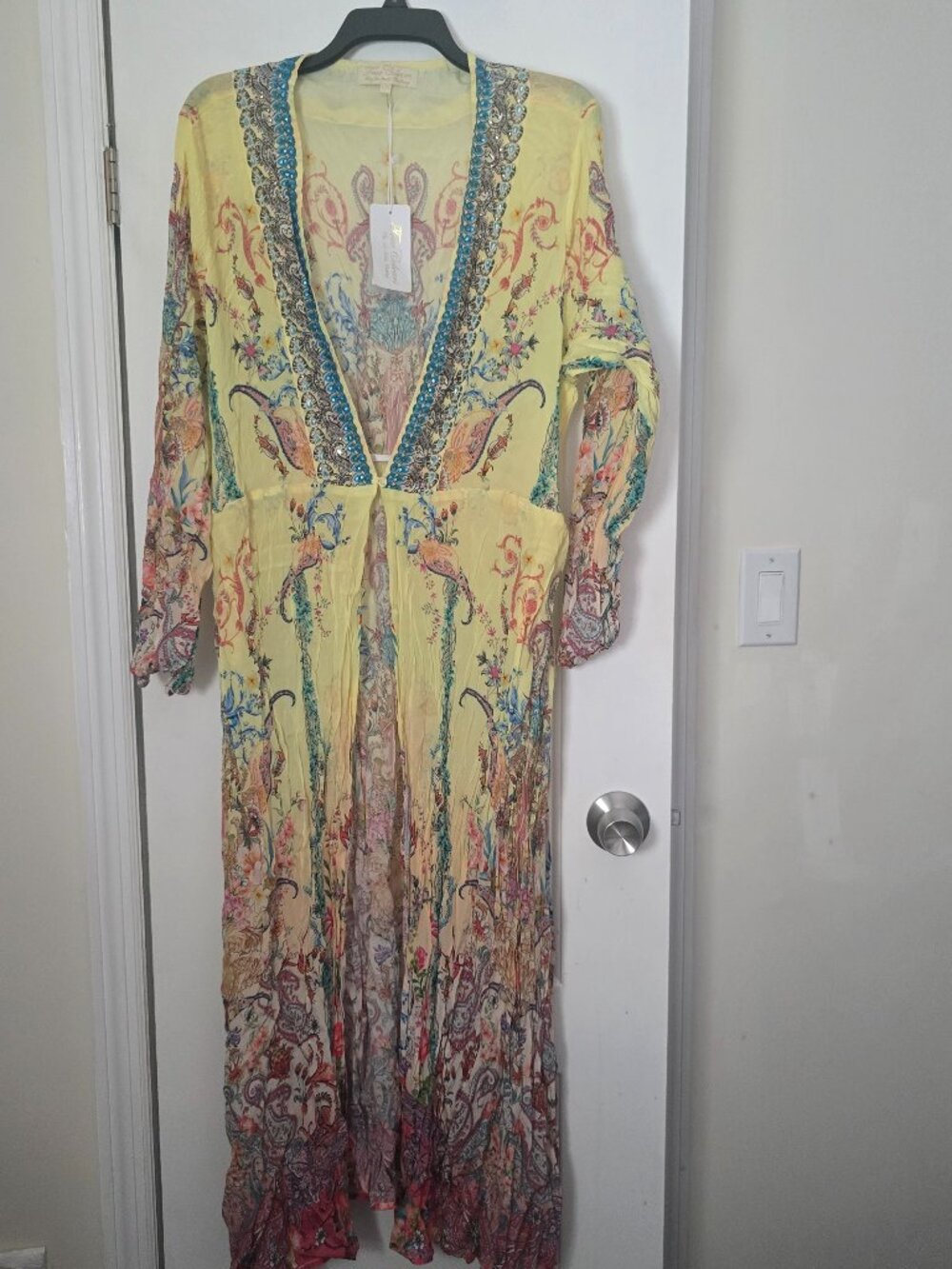 La Moda cover up